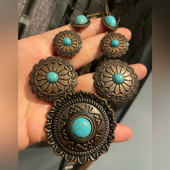 Necklaces - Picture 1 of 4